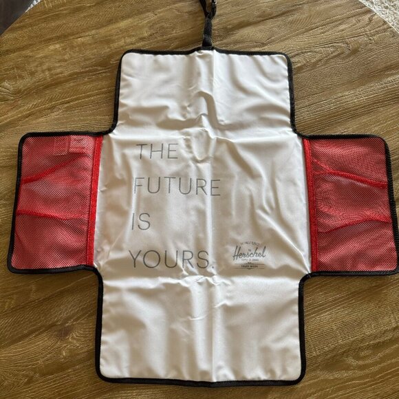 Herschel Changing Mat & Travel Pouch - Picture 6 of 6